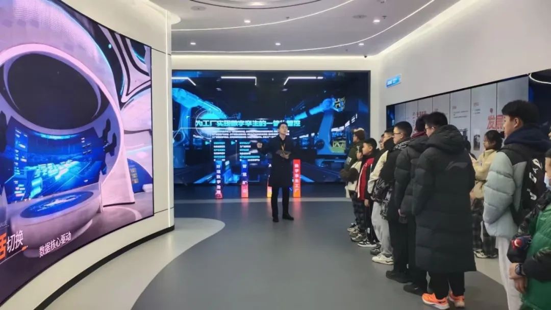 践行公益 彰显担当！！尊龙时凯数字联合爱心组织举办数字科普体验活动